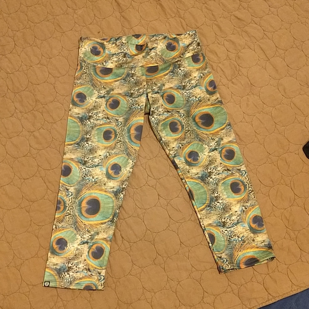Onzie peacock leggings